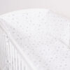 Uniwersalny ochraniacz do łóżeczka – mini gwiazdki szare na białym tle