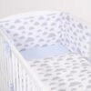 Uniwersalny dwustronny ochraniacz do łóżeczka – chmurki szare/niebieski