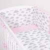 Uniwersalny dwustronny ochraniacz do łóżeczka – chmurki szare/różowy