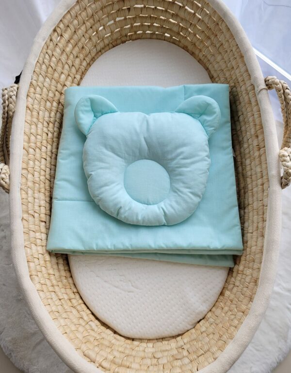 Pościel dla niemowląt z wypełnieniem kołderka i poduszka profilowana Miś – zestaw 2cz. – miętowy