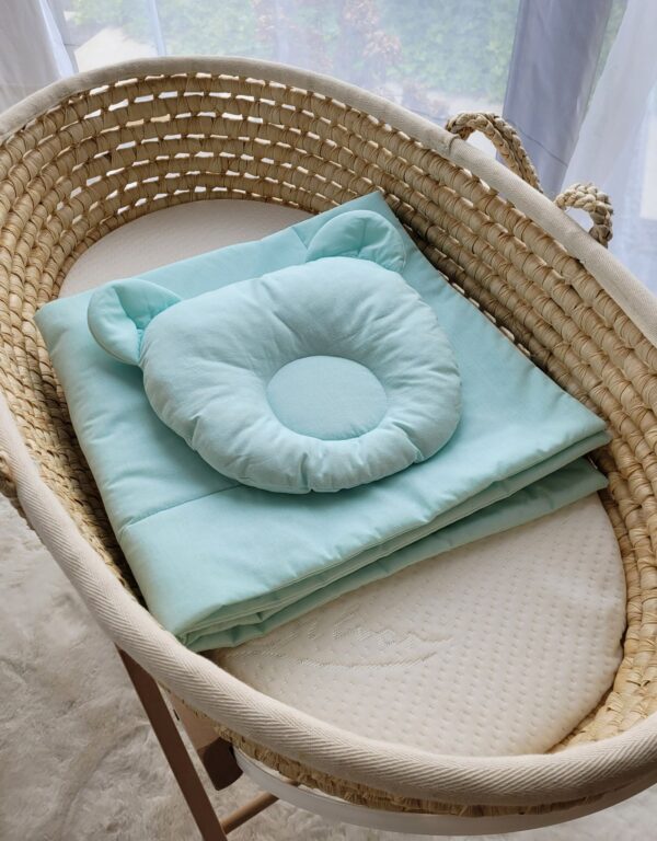 Pościel dla niemowląt z wypełnieniem kołderka i poduszka profilowana Miś – zestaw 2cz. – miętowy