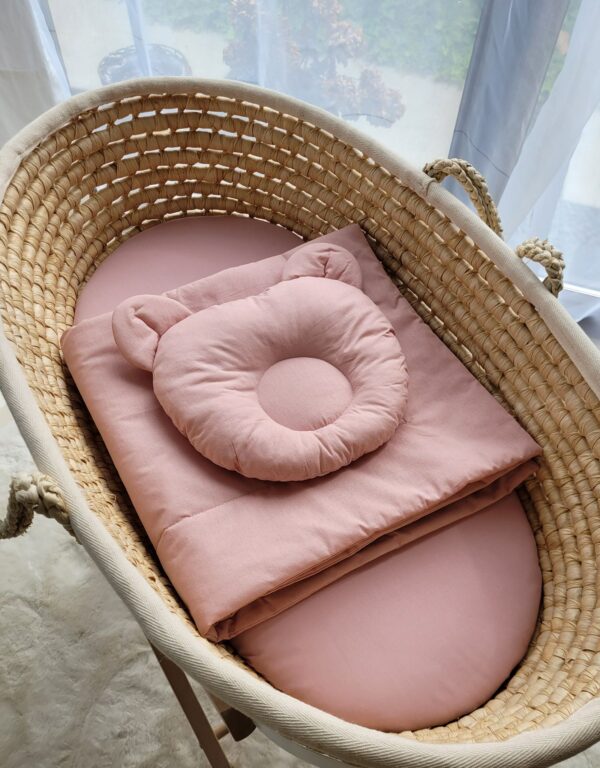 Pościel dla niemowląt z wypełnieniem kołderka i poduszka profilowana Miś – zestaw 2cz. – brudny róż