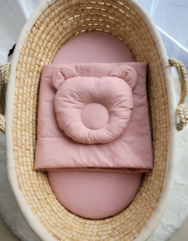 Pościel dla niemowląt z wypełnieniem kołderka i poduszka profilowana Miś – zestaw 2cz. – brudny róż