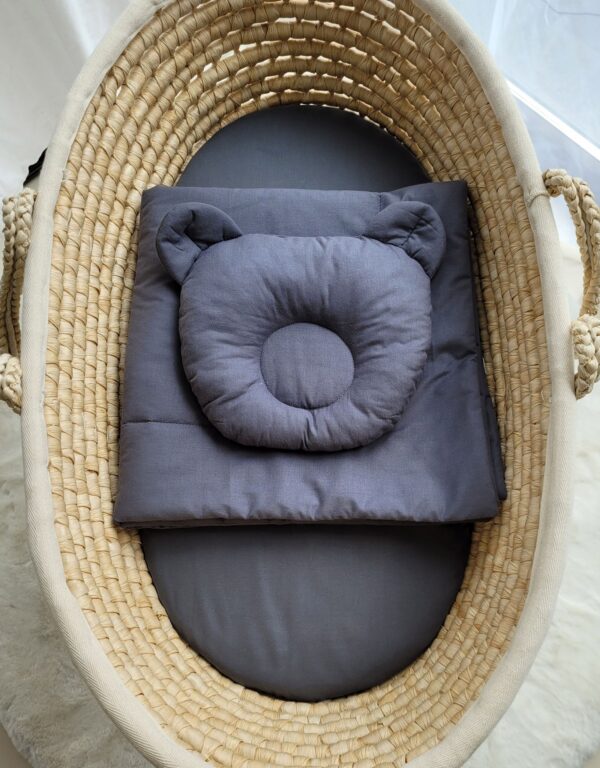 Pościel dla niemowląt z wypełnieniem kołderka i poduszka profilowana Miś – zestaw 2cz. – antracyt