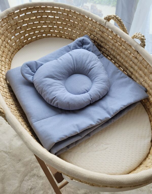 Pościel dla niemowląt z wypełnieniem kołderka i poduszka profilowana Miś – 2 cz. – brudny niebieski