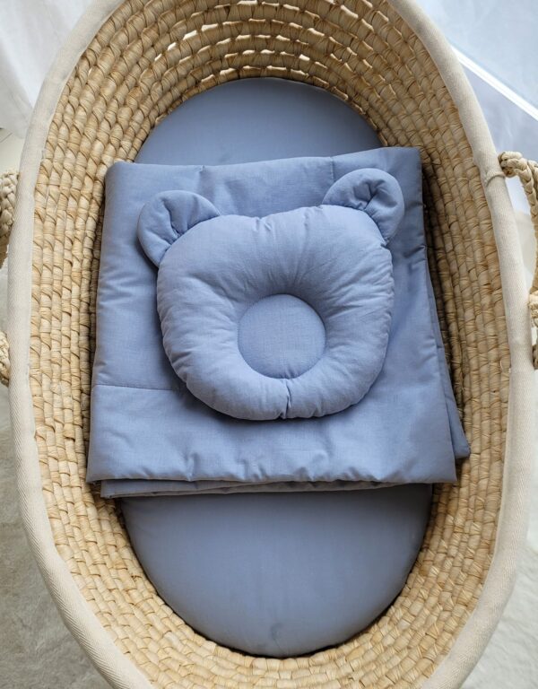 Pościel dla niemowląt z wypełnieniem kołderka i poduszka profilowana Miś – 2 cz. – brudny niebieski
