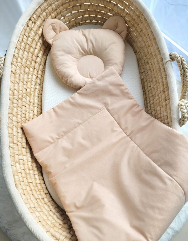 Pościel dla niemowląt z wypełnieniem kołderka i poduszka profilowana Miś – zestaw 2cz. – beżowy