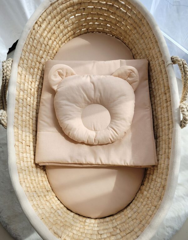 Pościel dla niemowląt z wypełnieniem kołderka i poduszka profilowana Miś – zestaw 2cz. – beżowy