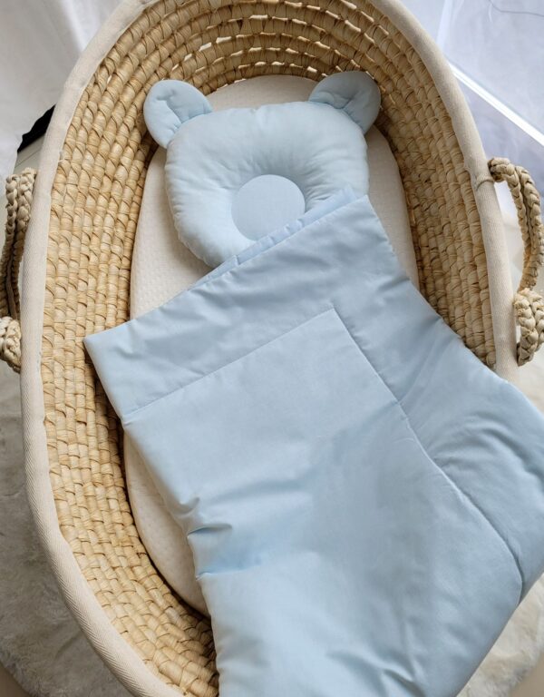 Pościel dla niemowląt z wypełnieniem kołderka i poduszka profilowana Miś – zestaw 2cz. – niebieski