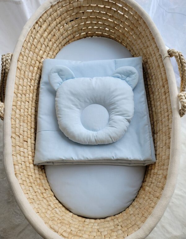 Pościel dla niemowląt z wypełnieniem kołderka i poduszka profilowana Miś – zestaw 2cz. – niebieski