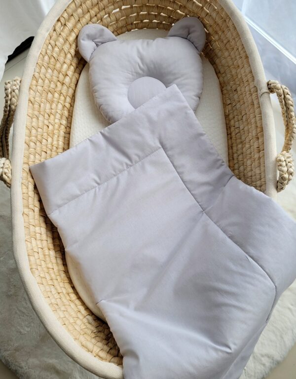 Pościel dla niemowląt z wypełnieniem kołderka i poduszka profilowana Miś – zestaw 2cz. – szary