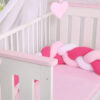 Ochraniacz warkocz pleciony do łóżeczka –   biały-różowy-ciemnoróżowy