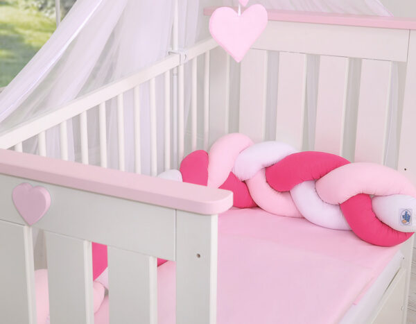 Ochraniacz warkocz pleciony do łóżeczka –   biały-różowy-ciemnoróżowy