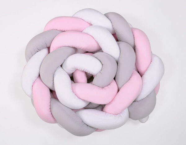 Ochraniacz warkocz pleciony do łóżeczka XXL – biało-szaro-różowy