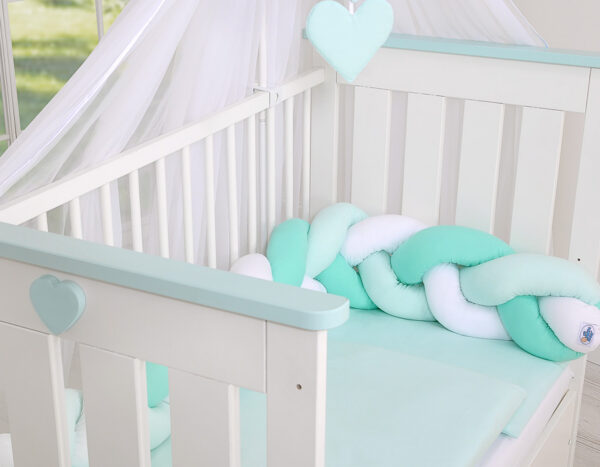 Ochraniacz warkocz pleciony do łóżeczka – biało-miętowy