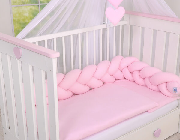 Ochraniacz warkocz pleciony do łóżeczka – różowy