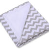 Duży otulacz dla niemowląt do fotelika nosidełka wózka dwustronny – Chevron szaro-biały