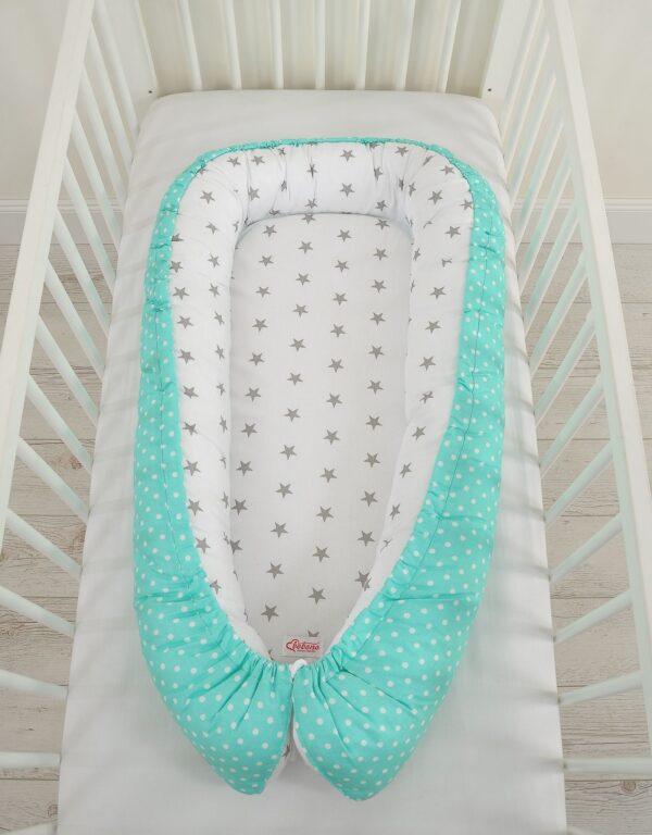 Kokon niemowlęcy dwustronny kojec otulacz Premium BOBONO- szare gwiazdki/ grochy na mięcie