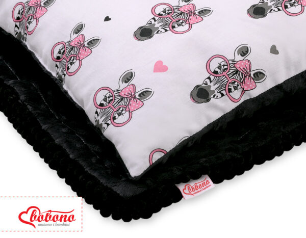 Komplet: Dwustronny kocyk minky   poduszka – zebry różowe