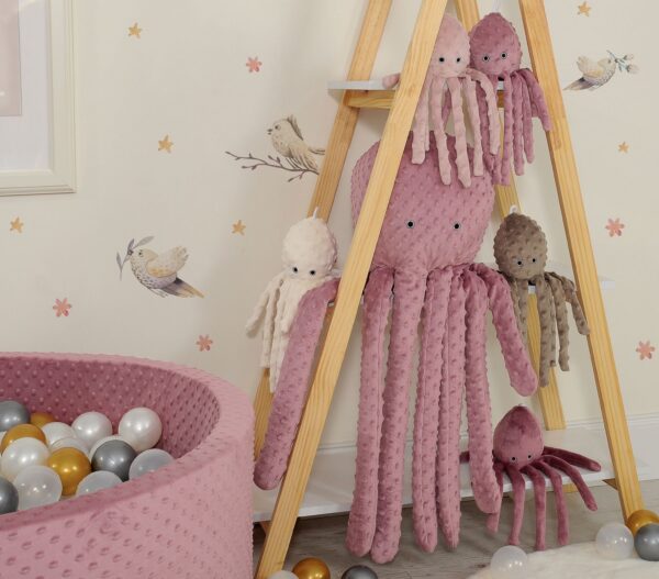 Przytulanka dla dzieci Ośmiornica z grzechotką- róż retro