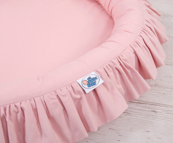 Gniazdko z falbanką – brudny róż