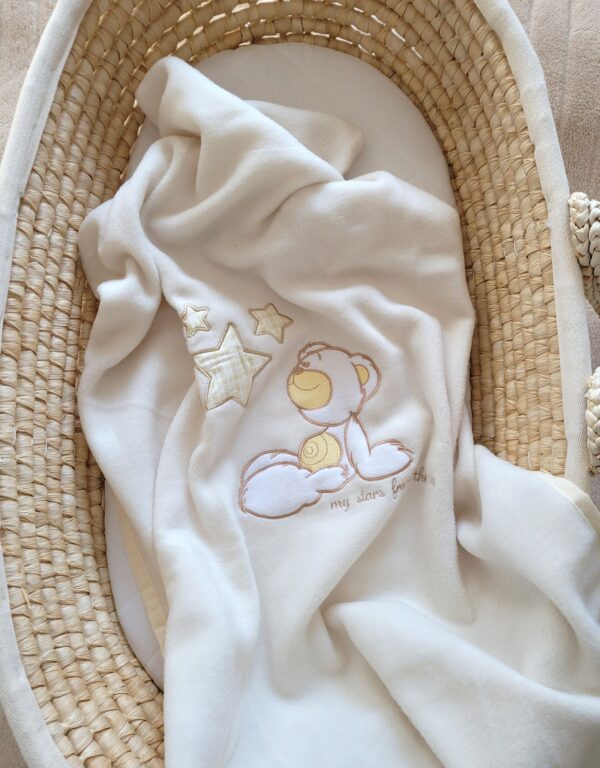Kocyk polarowy dla niemowląt – Carlo- Miś z gwiazdkami kremowy