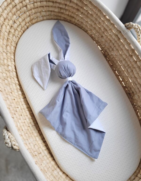 Miękka przytulanka kocyk króliczek z bawełny – Brudny niebieski/ biały