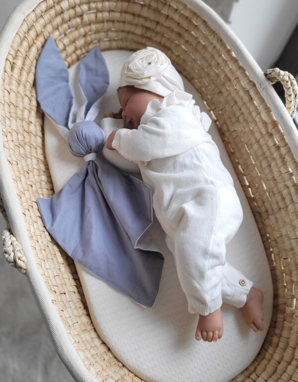 Miękka przytulanka kocyk króliczek z bawełny – Brudny niebieski/ biały