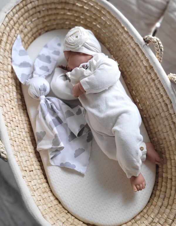 Miękka przytulanka kocyk króliczek z bawełny – Chmurki szare