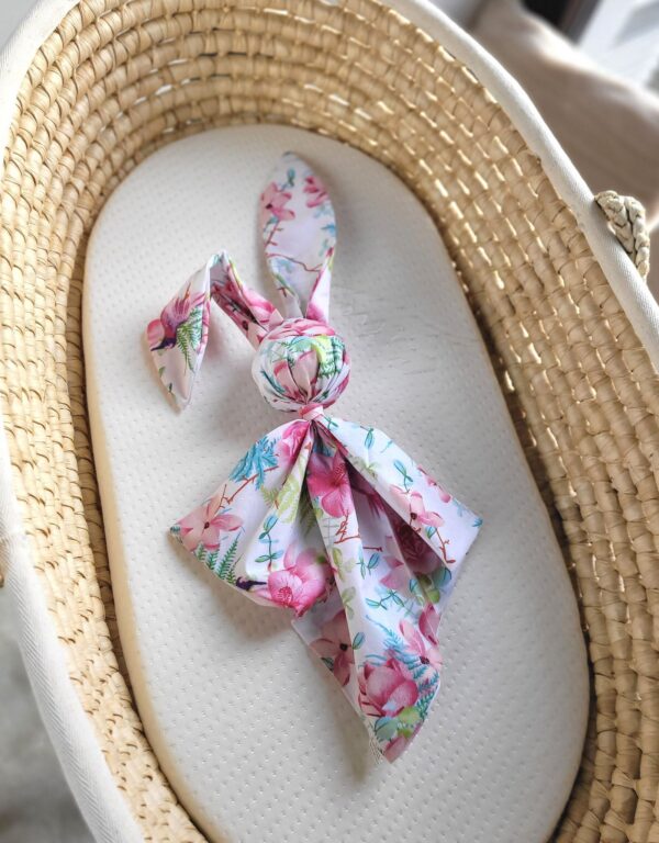 Miękka przytulanka kocyk króliczek z bawełny – Koliberki