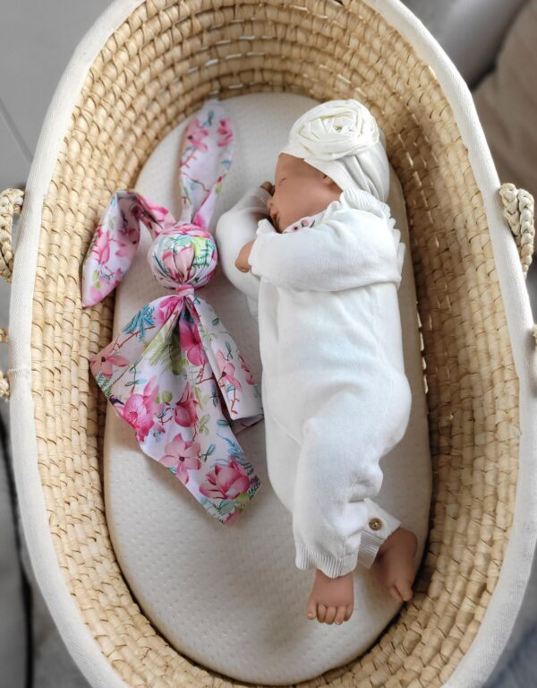 Miękka przytulanka kocyk króliczek z bawełny – Koliberki