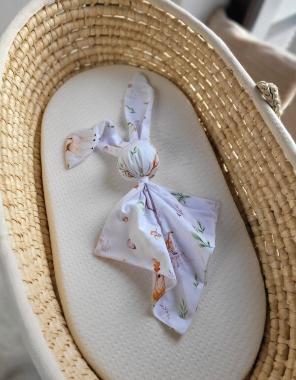 Miękka przytulanka kocyk króliczek z bawełny – Leśna delikatność