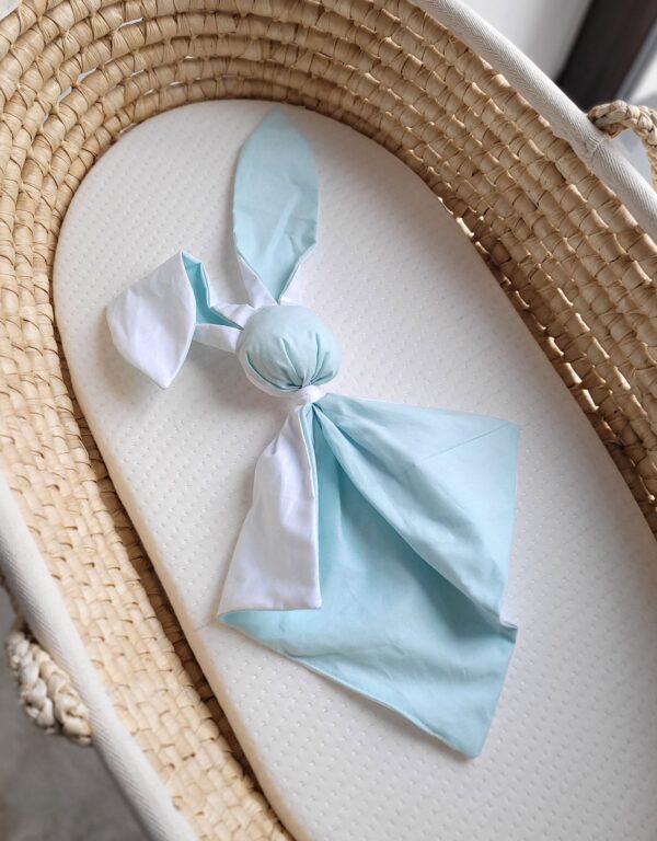 Miękka przytulanka kocyk króliczek z bawełny – Miętowo/ biały