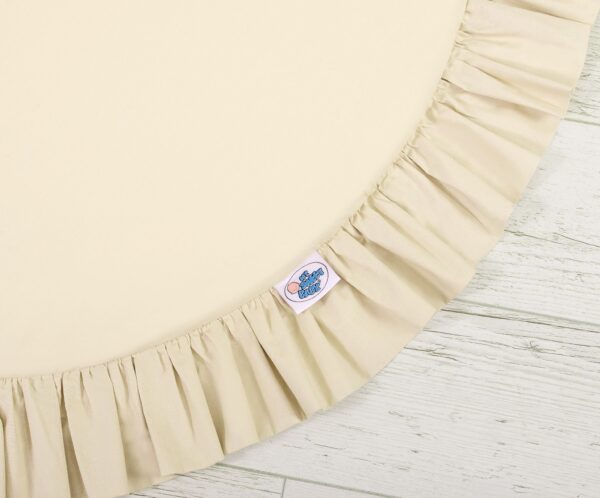 Mata do zabawy z falbanką- kremowy