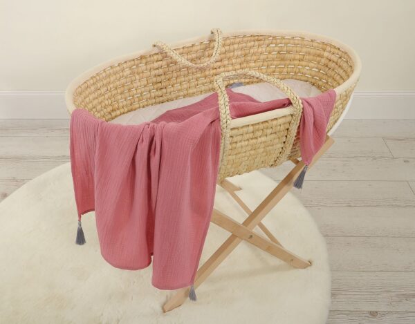 Muślinowy kocyk dla niemowląt z chwostami – róż retro