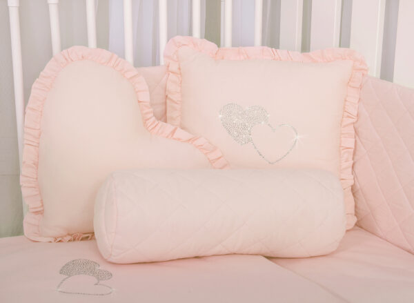 Dekoracyjna poduszka z aplikacją – pudrowy róż