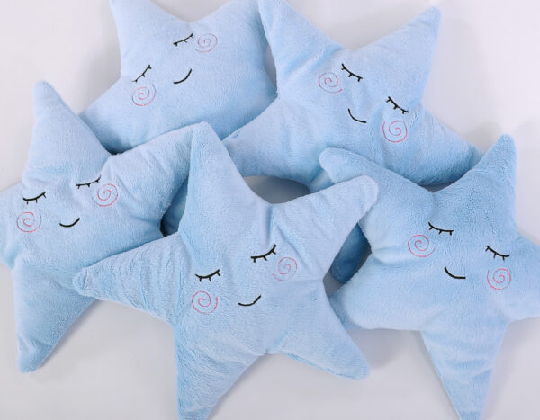Poduszka przytulanka z minky Little STAR z grzechotką – niebieska